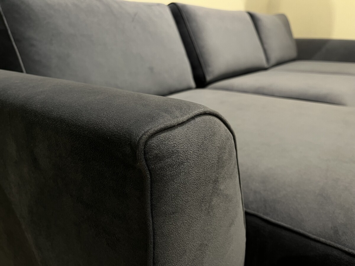 Welurowa sofa narożna 